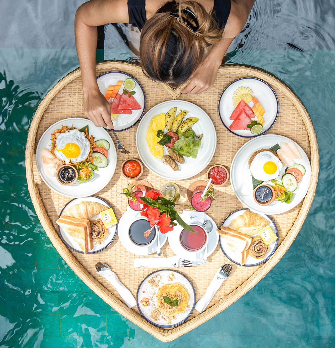 Agrapana Beach Villa - Floating Breakfast