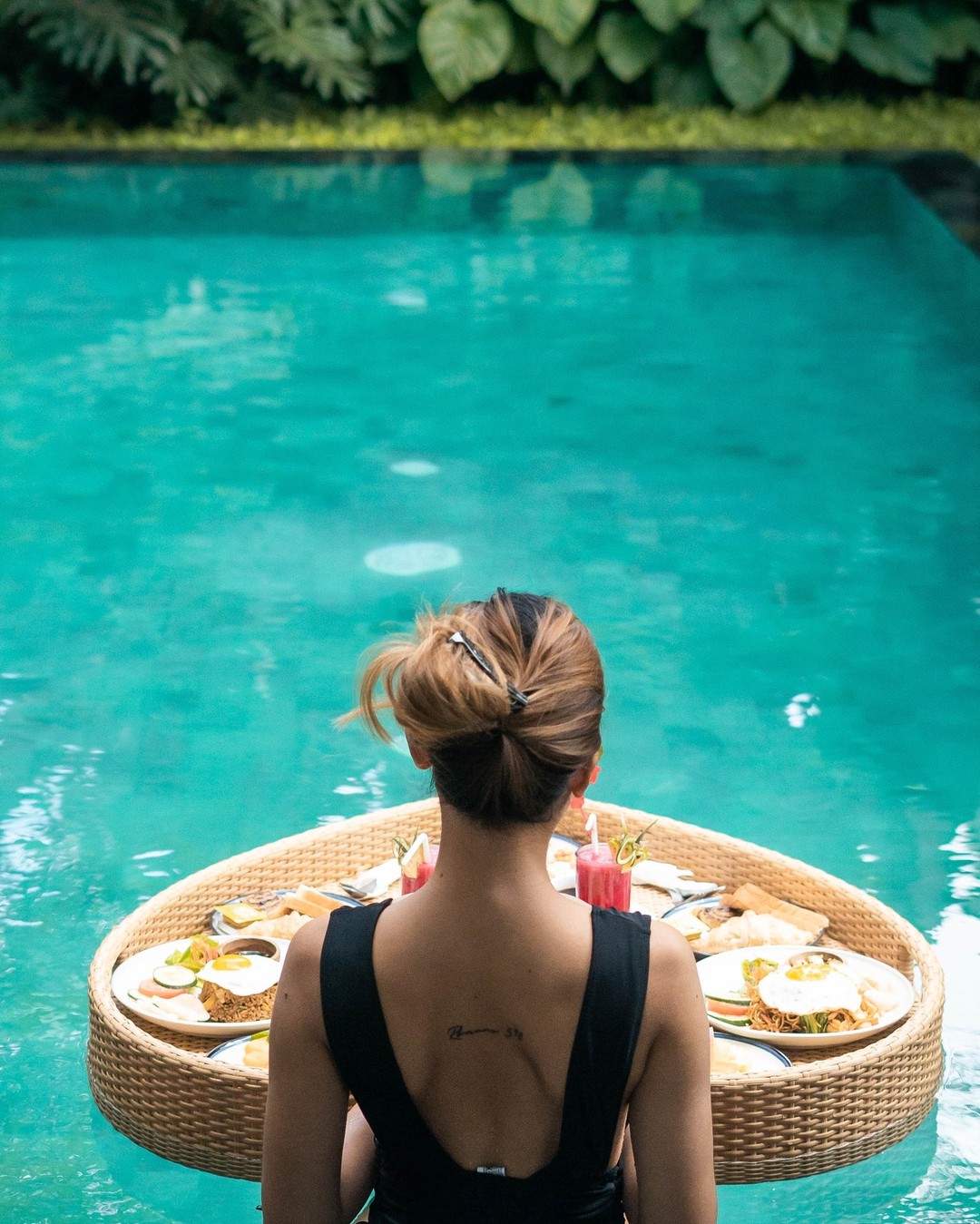 Agrapana Beach Villa - Archived - Floating Breakfast 2